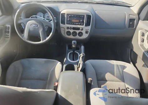 2005 Ford Escape Xlt z USA, uszkodzony, nr VIN 1FMYU93185KC50917